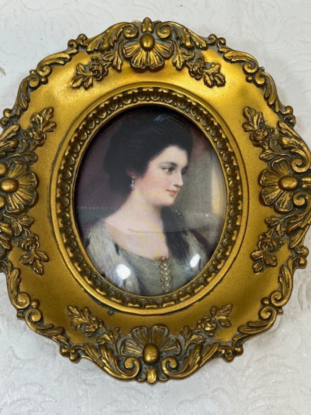 VTG Oval Floral Golden Ornate Frame Replica Portrait Print Bubble Glass 5.5"H